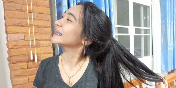 สาววัยรุ่นถ่ายรูปหีให้แฟน